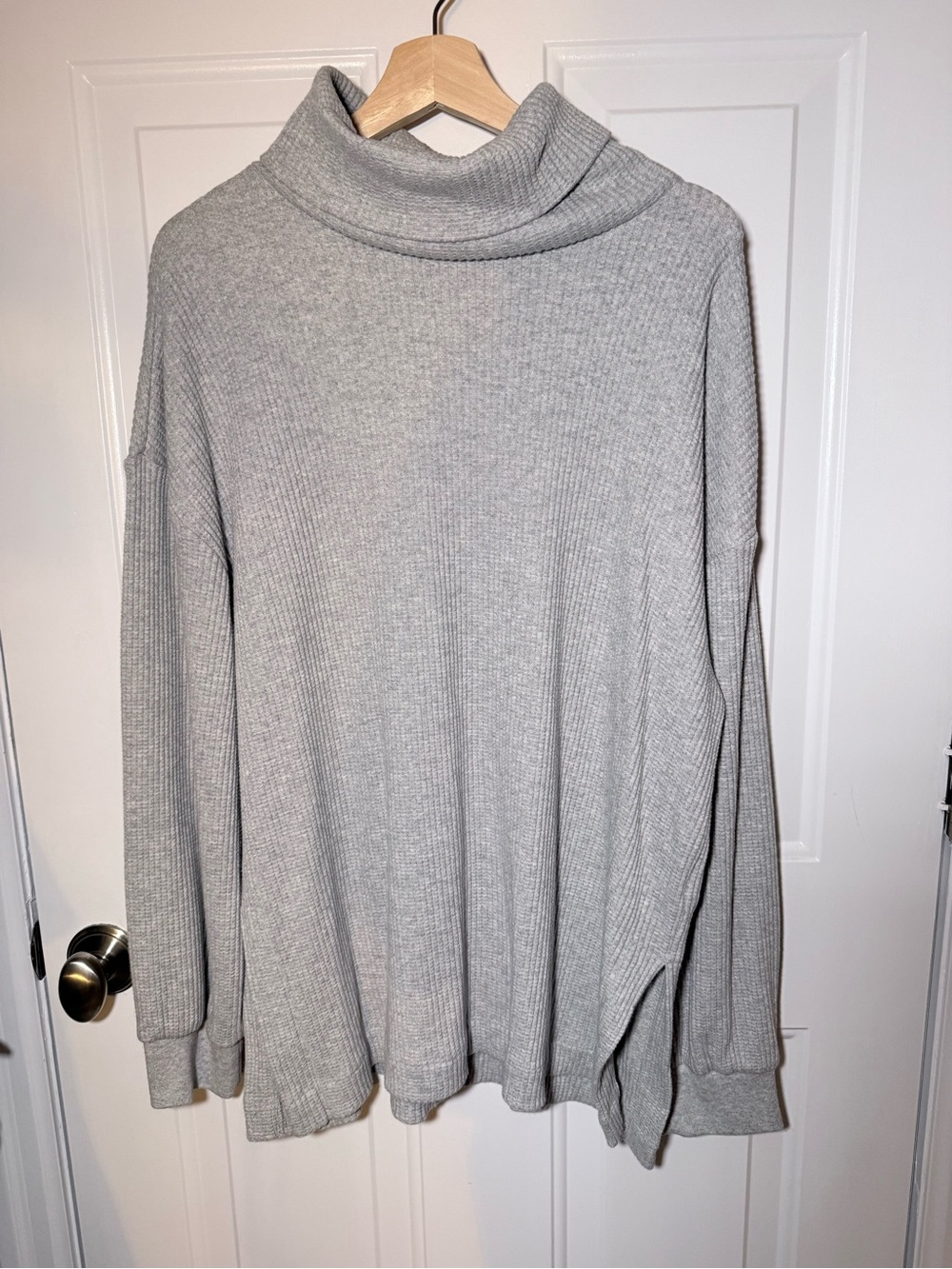 GAP Light Gray Ribbed Turtleneck Sweater - Size L Tall